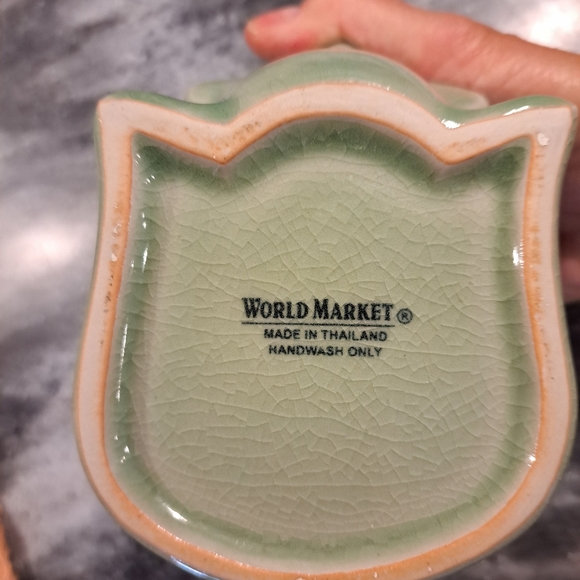 2 Elephant Teapots - Picture 8 of 9